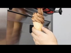 良質のアイス クリームは機械を作るソフト クリームを機械で造る