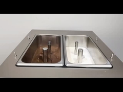 良質のアイス クリームは機械を作るソフト クリームを機械で造る